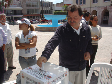 20070823155231-votacion.jpg