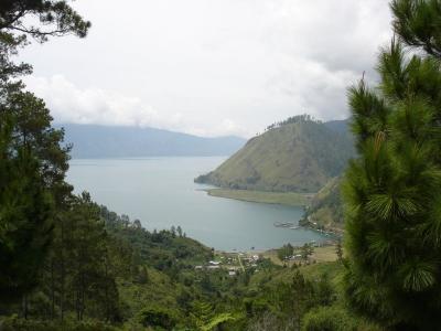 20090504161132-sumatra-lake.jpg